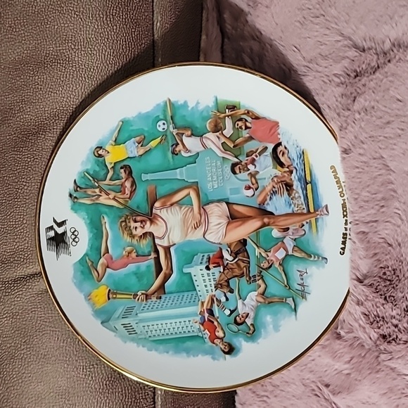 VINTAGE  1984 OLYMPIC GAMES COMMEMORATIVE PLATE SIZE 8 - Picture 3 of 5